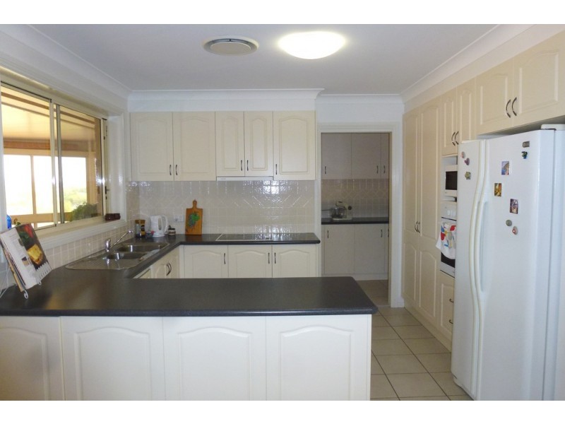 18 Ventnor Drive, Tamworth NSW 2340