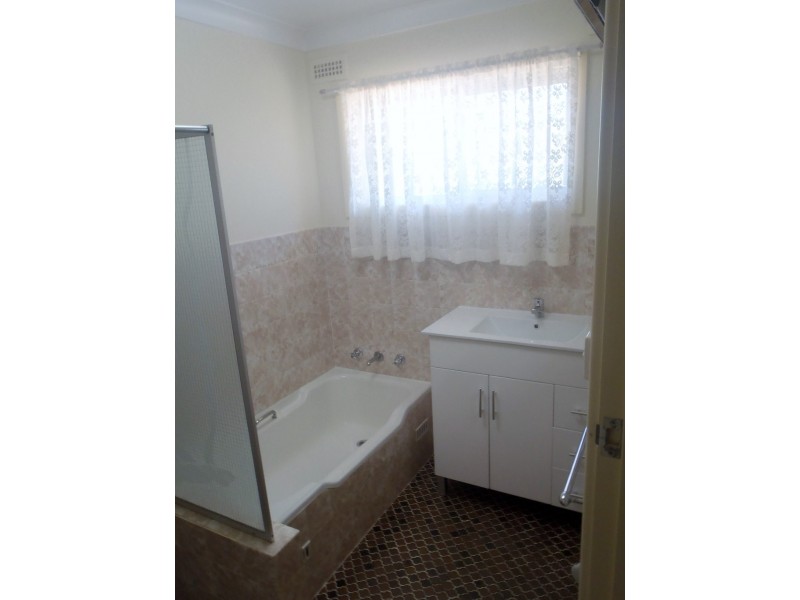 35 Kyooma Street, Tamworth NSW 2340