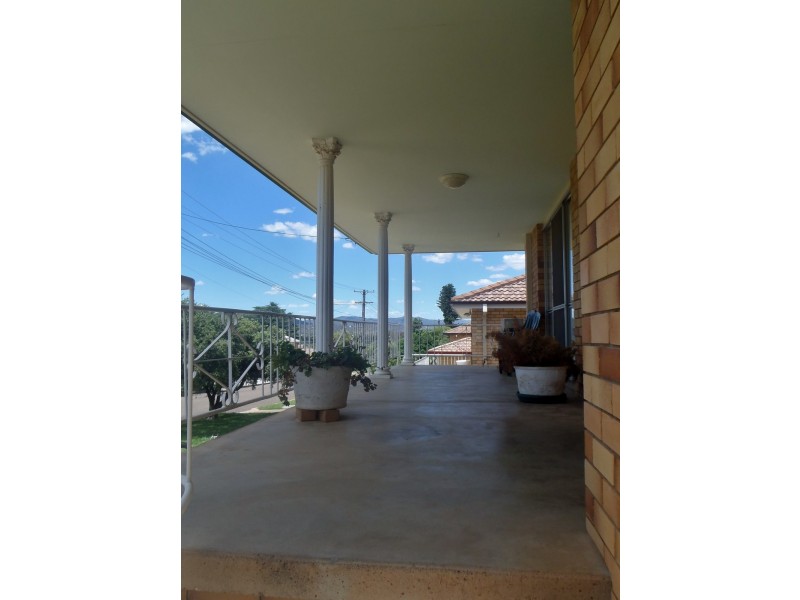 35 Kyooma Street, Tamworth NSW 2340