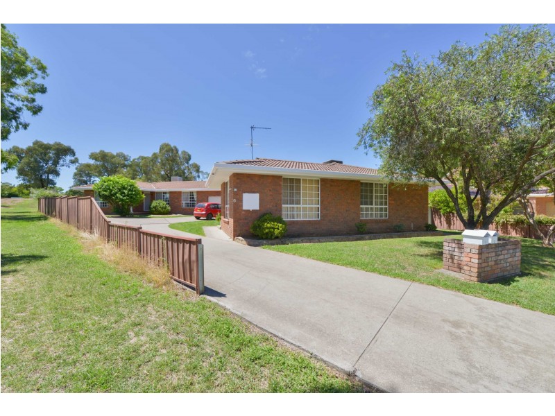 1 and 2/6 Belah Close, Tamworth NSW 2340