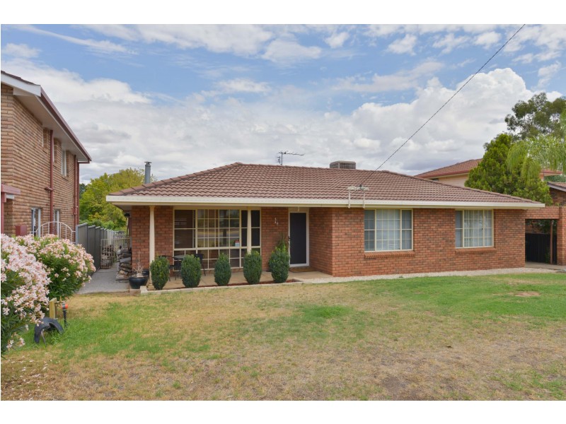 51 Glengarvin Drive, Tamworth NSW 2340