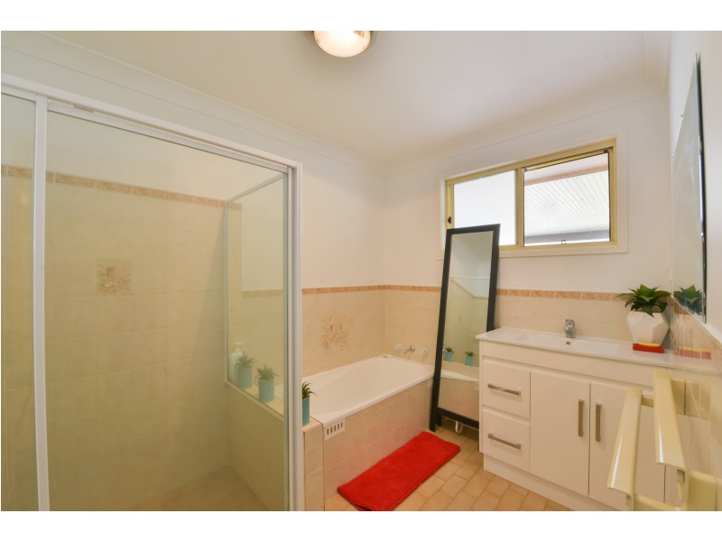 51 Glengarvin Drive, Tamworth NSW 2340