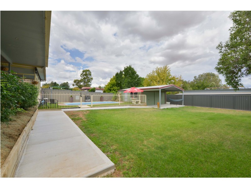 51 Glengarvin Drive, Tamworth NSW 2340