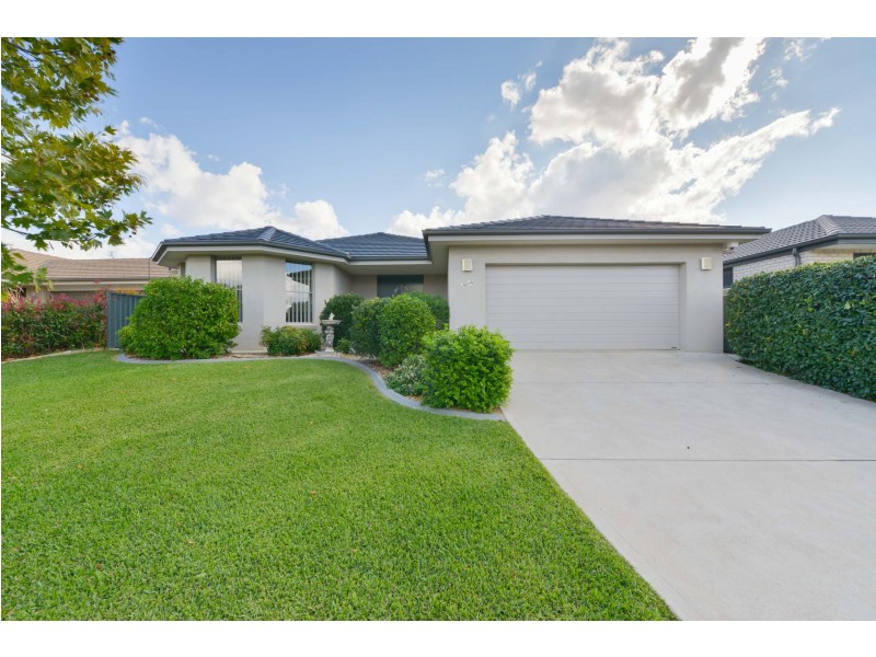 77 The Heights, Tamworth NSW 2340