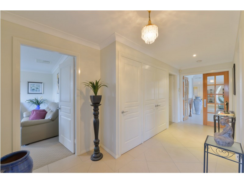 77 The Heights, Tamworth NSW 2340