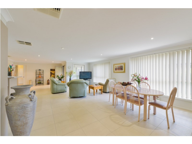 77 The Heights, Tamworth NSW 2340