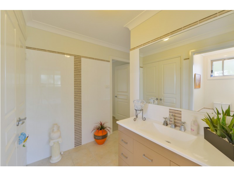 77 The Heights, Tamworth NSW 2340