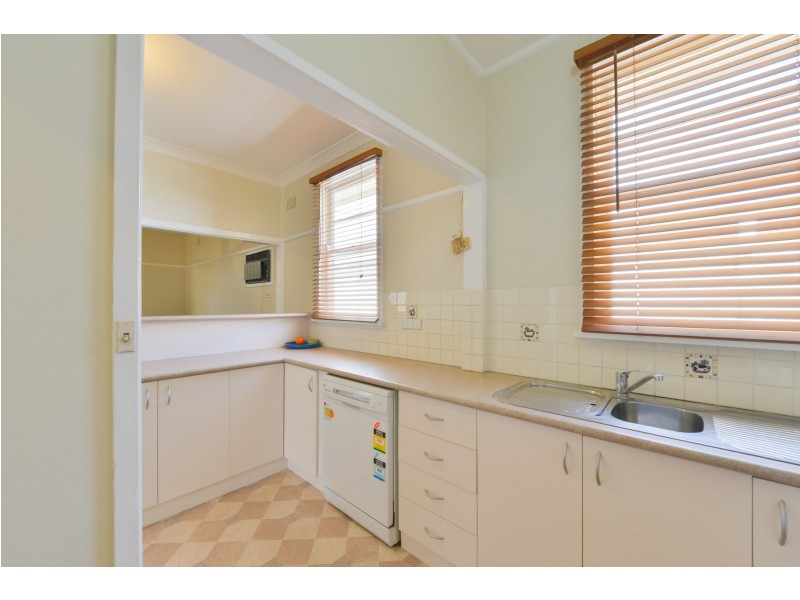 27 Peel Street, Tamworth NSW 2340