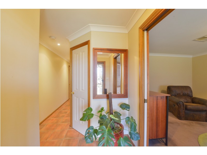 21 Warburton Drive, Westdale NSW 2340