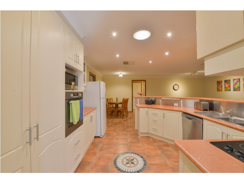 21 Warburton Drive, Westdale NSW 2340