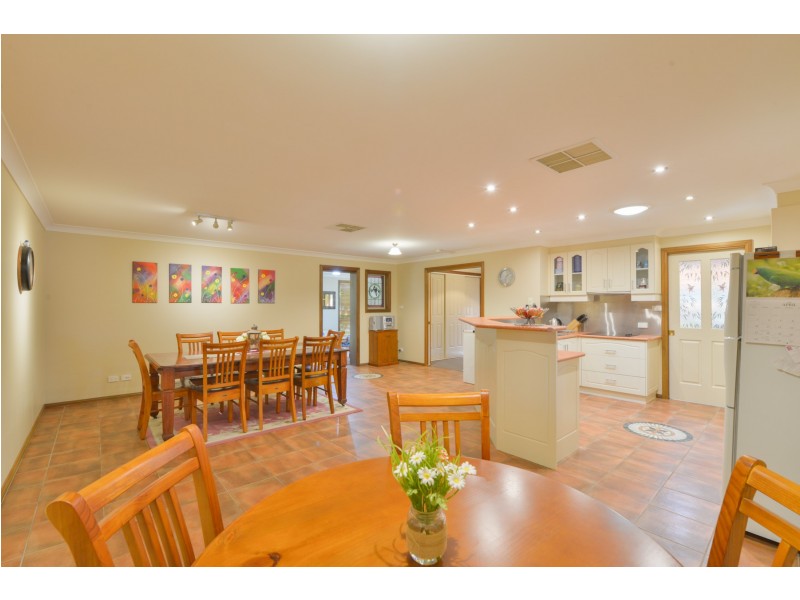 21 Warburton Drive, Westdale NSW 2340