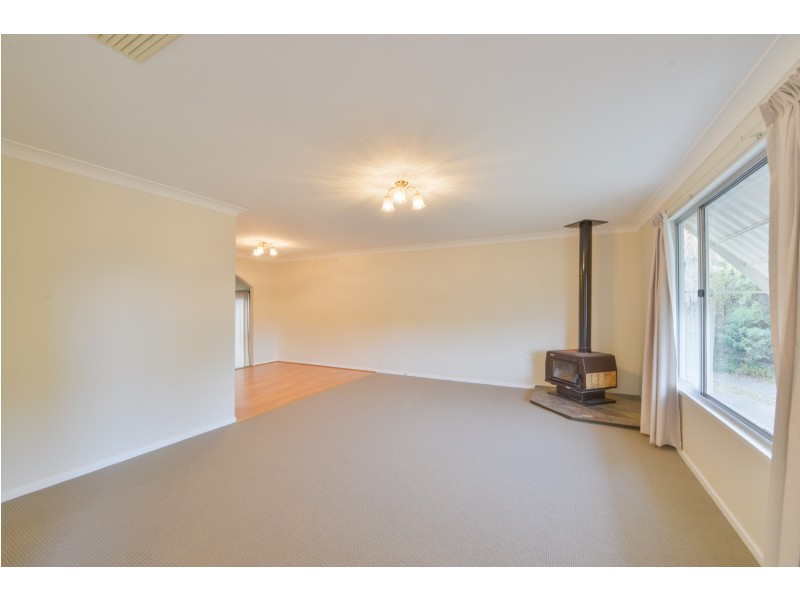 17 Carole Drive, Kootingal NSW 2352