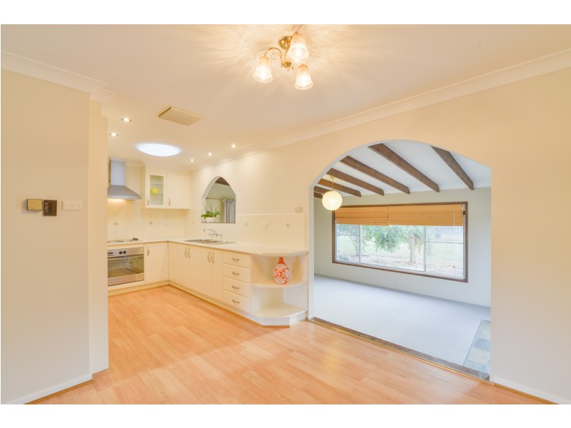 17 Carole Drive, Kootingal NSW 2352