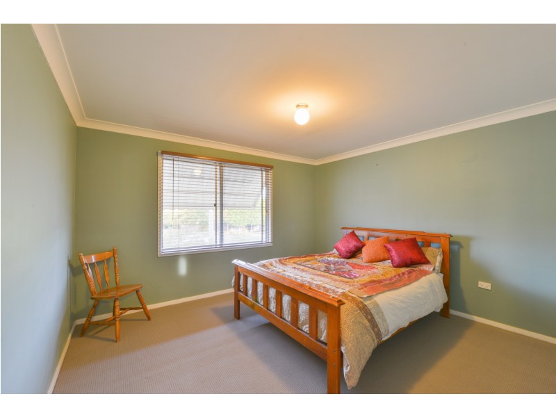 17 Carole Drive, Kootingal NSW 2352