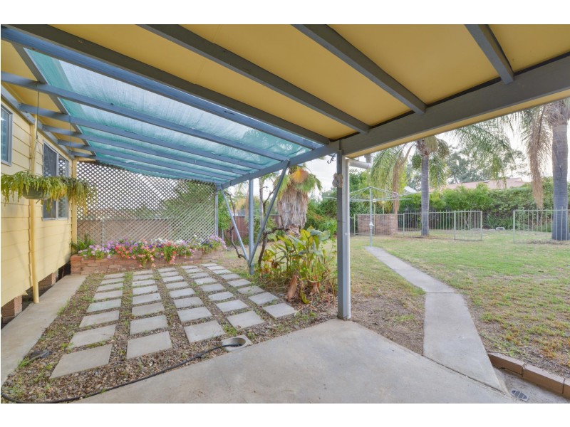 17 Carole Drive, Kootingal NSW 2352