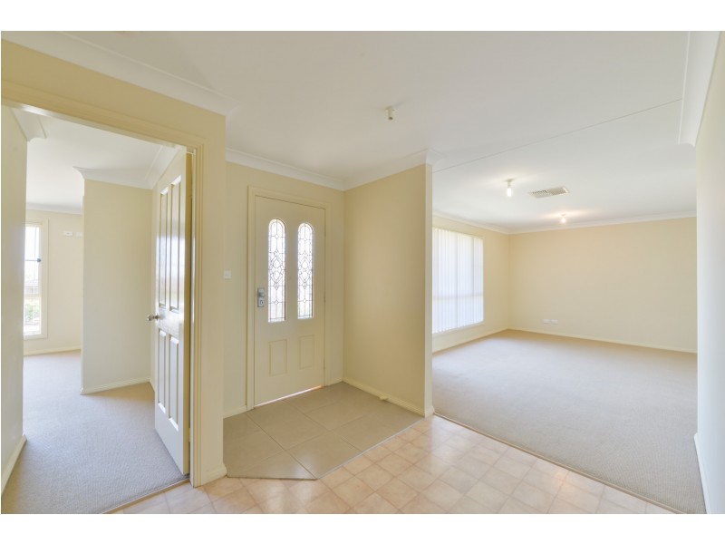 27 Fishermans Place, Tamworth NSW 2340