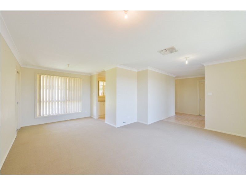 27 Fishermans Place, Tamworth NSW 2340