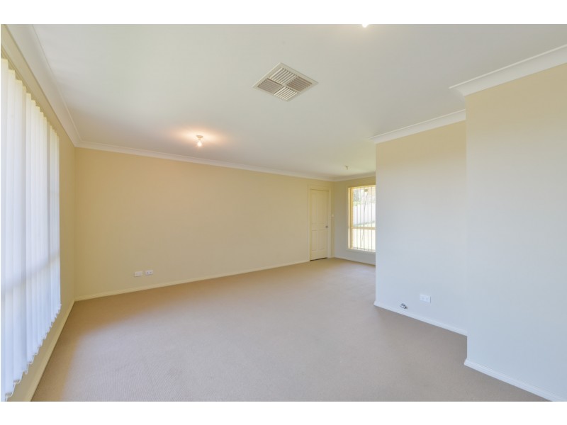 27 Fishermans Place, Tamworth NSW 2340
