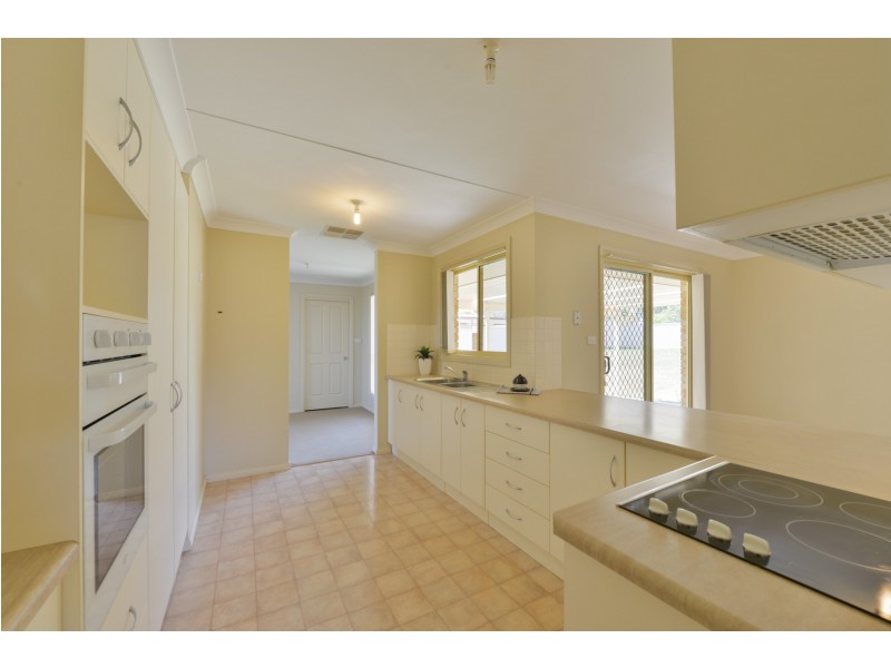 27 Fishermans Place, Tamworth NSW 2340