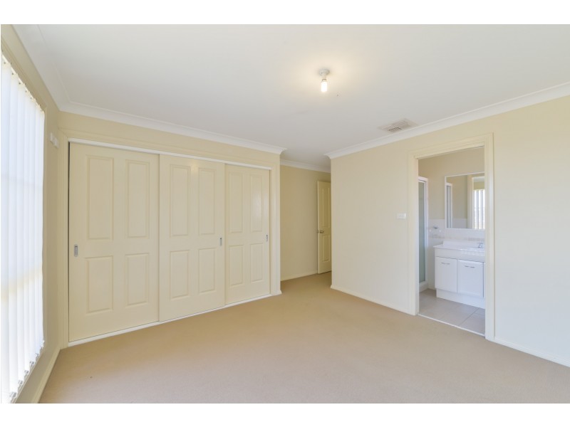 27 Fishermans Place, Tamworth NSW 2340