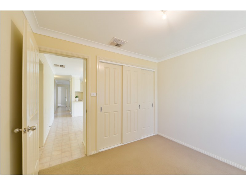 27 Fishermans Place, Tamworth NSW 2340