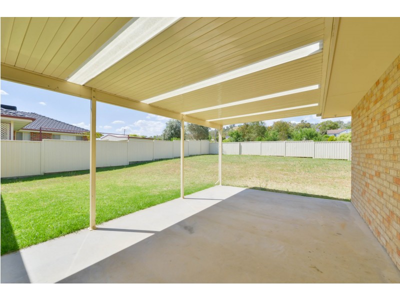 27 Fishermans Place, Tamworth NSW 2340