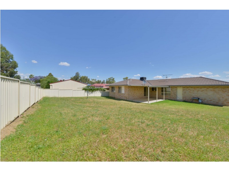 27 Fishermans Place, Tamworth NSW 2340