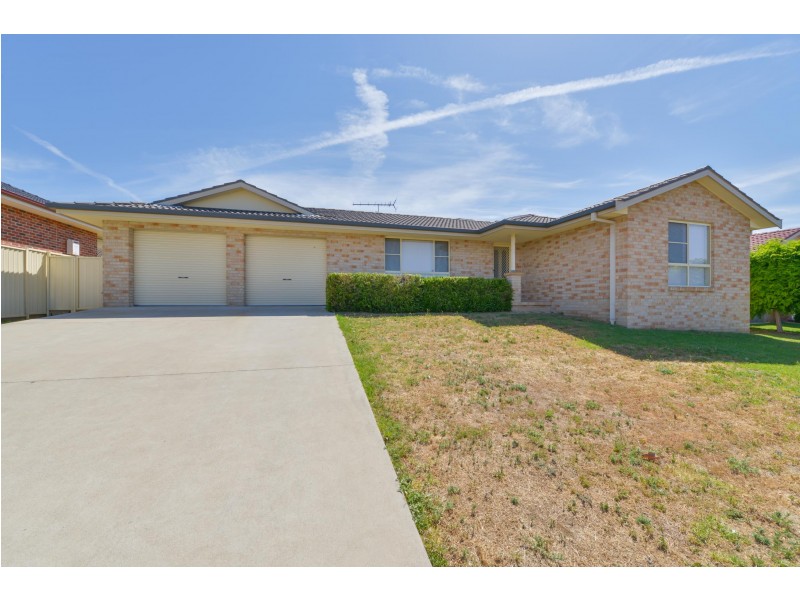27 Fishermans Place, Tamworth NSW 2340