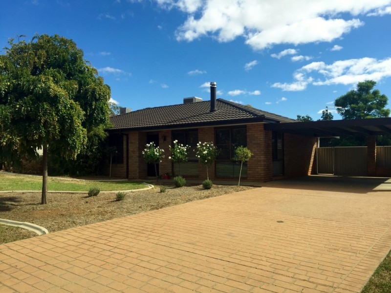 75 Harrier Parade, Tamworth NSW 2340