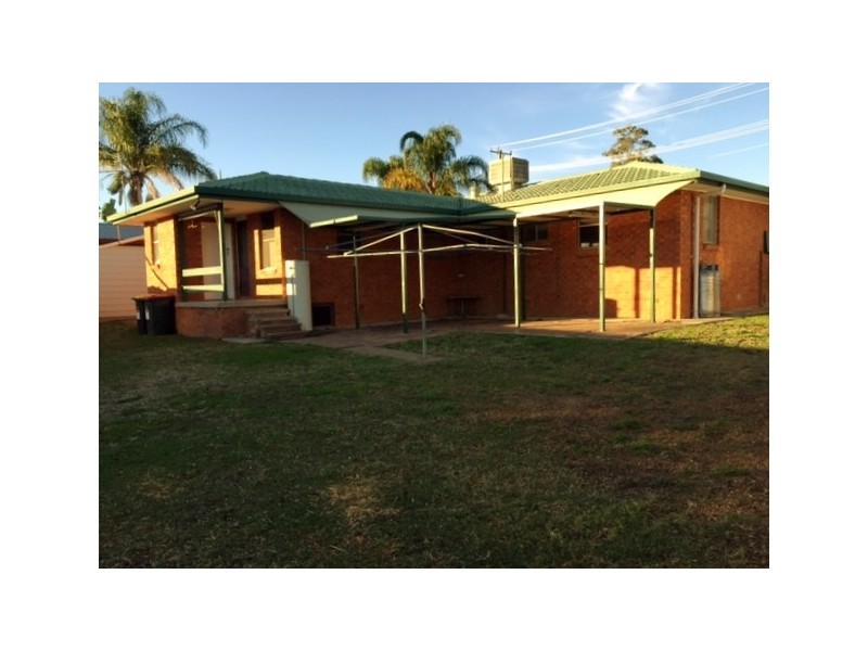 12 Milburn Road, Tamworth NSW 2340