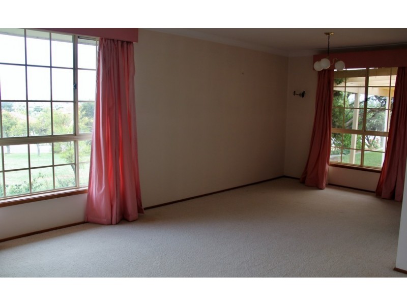 16 Beattie Boulevard, Tamworth NSW 2340