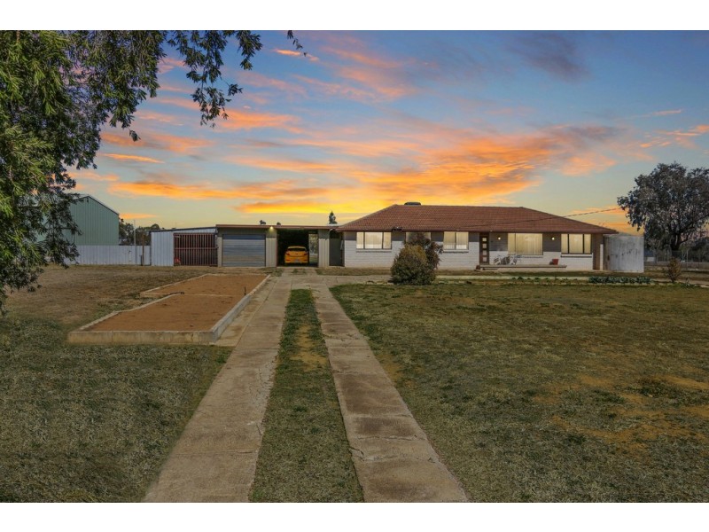 100 Warrah Road, Tamworth NSW 2340