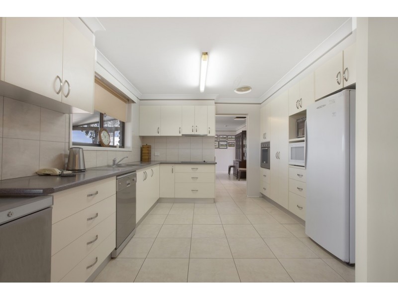 100 Warrah Road, Tamworth NSW 2340