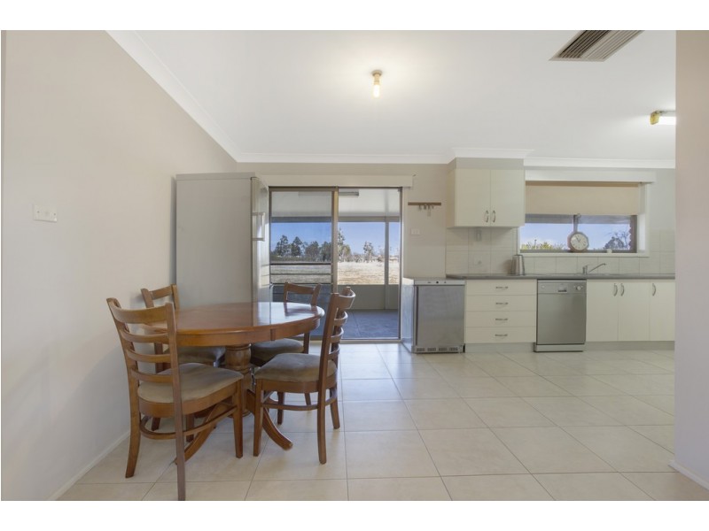 100 Warrah Road, Tamworth NSW 2340