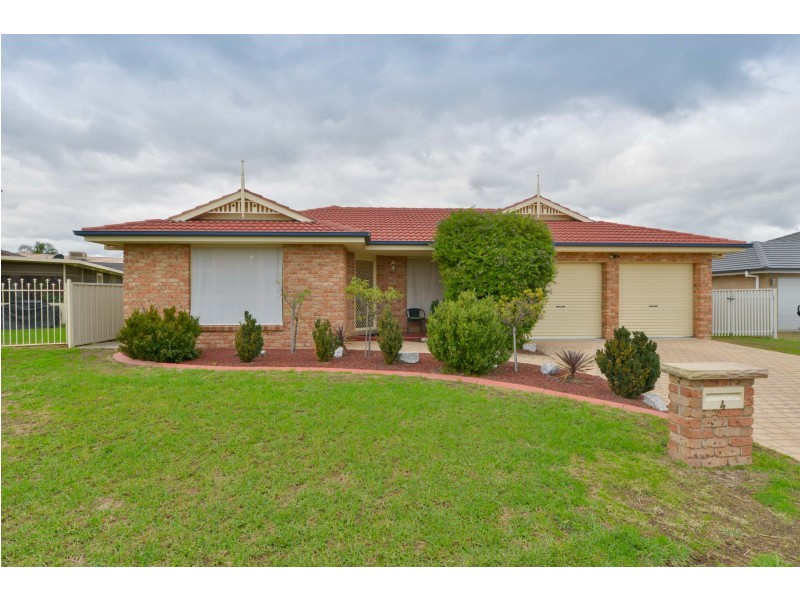 4 Maralinga Crescent, Tamworth NSW 2340