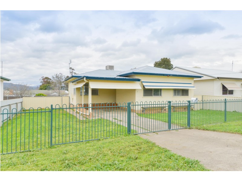 29 Churchill Street, Tamworth NSW 2340