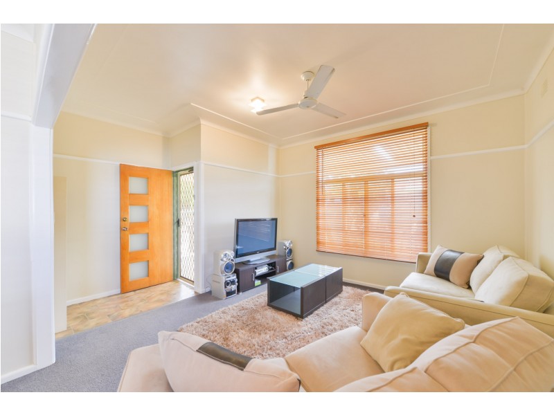 27 Peel Street, Tamworth NSW 2340