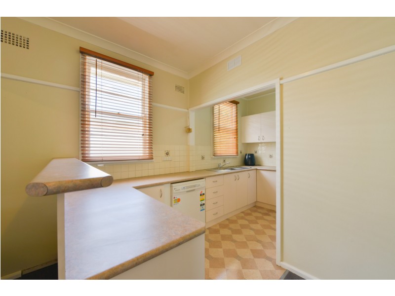 27 Peel Street, Tamworth NSW 2340