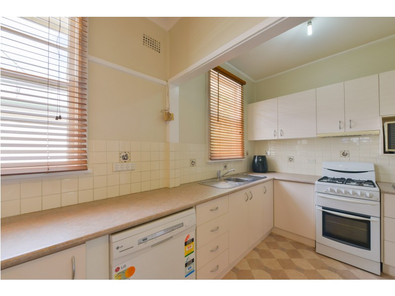 27 Peel Street, Tamworth NSW 2340