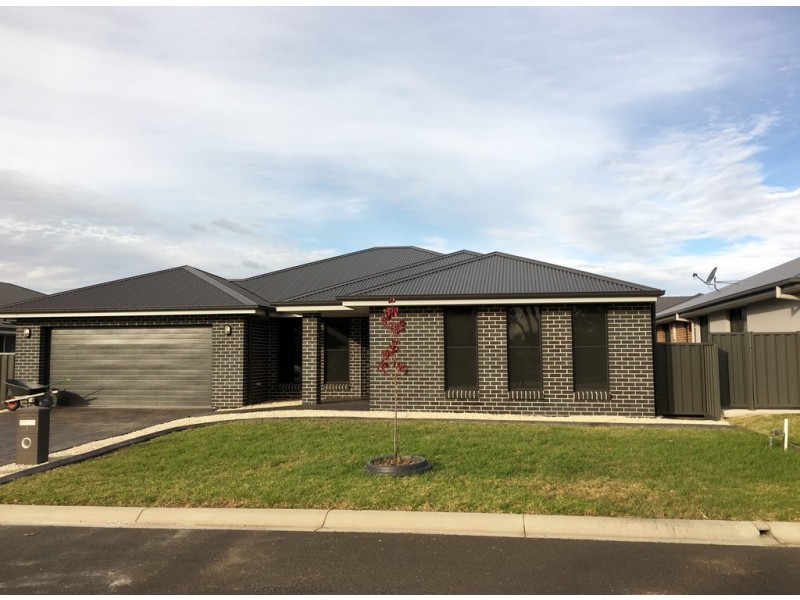 9 Semillon Drive, Tamworth NSW 2340