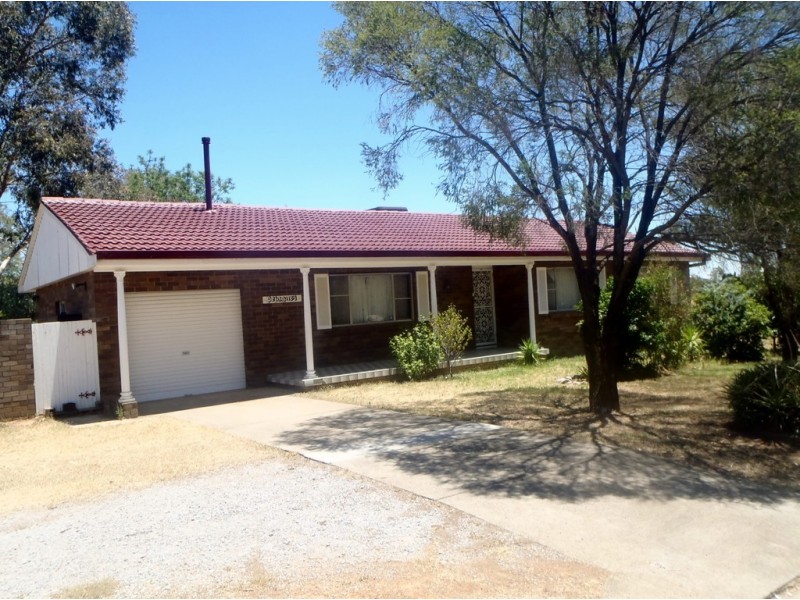 14 Waree Drive, Tamworth NSW 2340