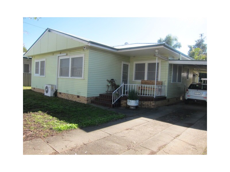 2 Edgeroy Street, Tamworth NSW 2340