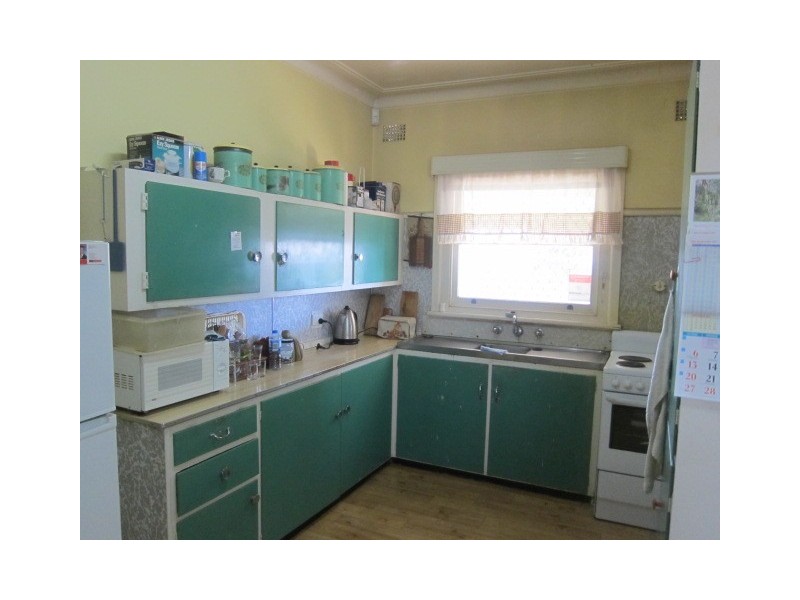 2 Edgeroy Street, Tamworth NSW 2340