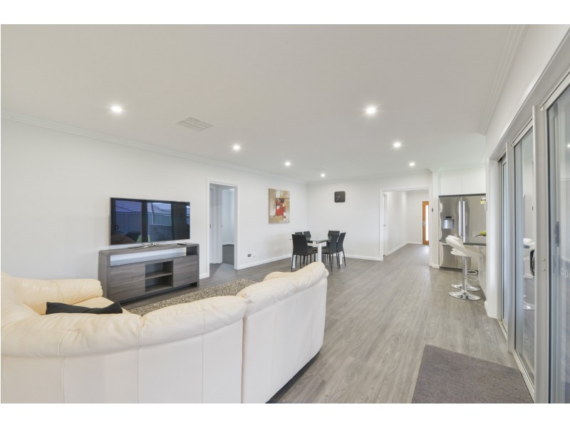 7 Grand Meadows Drive, Tamworth NSW 2340