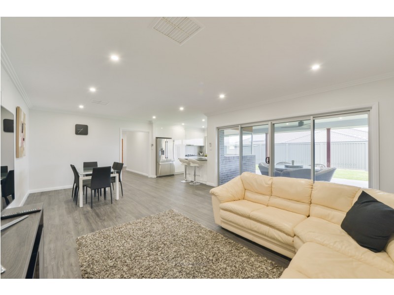 7 Grand Meadows Drive, Tamworth NSW 2340