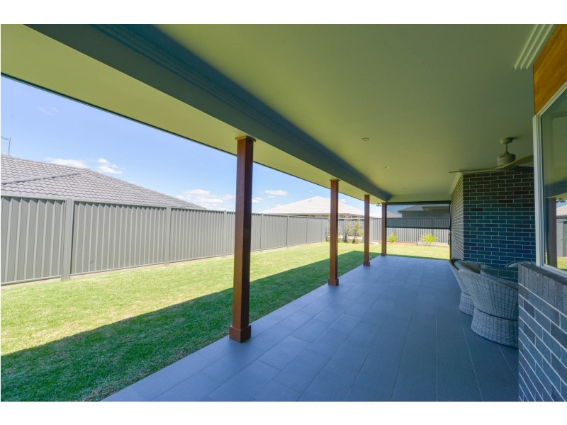 7 Grand Meadows Drive, Tamworth NSW 2340