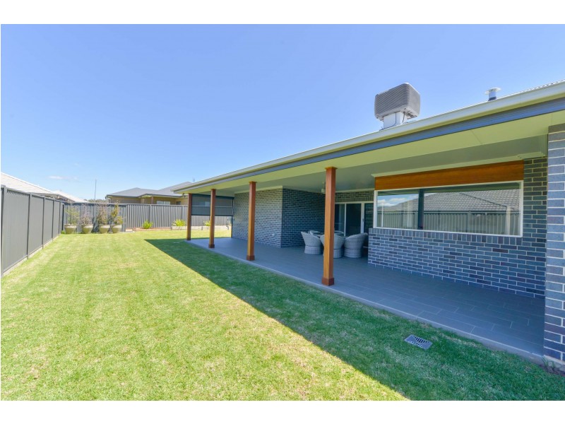 7 Grand Meadows Drive, Tamworth NSW 2340