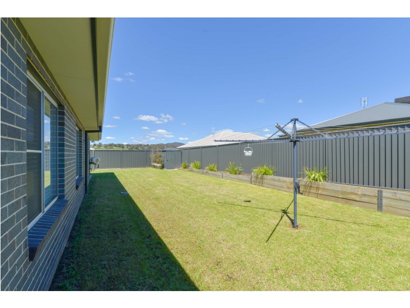 7 Grand Meadows Drive, Tamworth NSW 2340