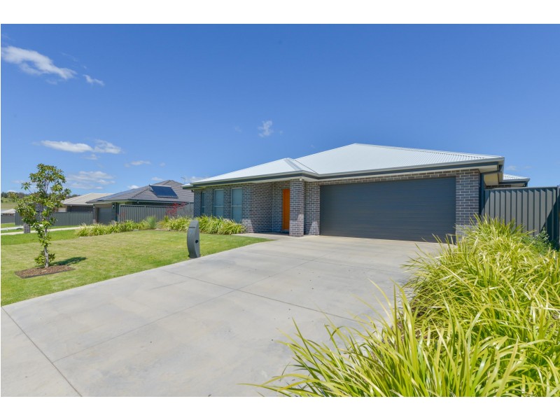 7 Grand Meadows Drive, Tamworth NSW 2340