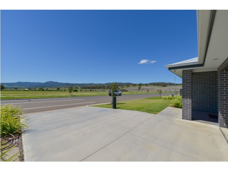 7 Grand Meadows Drive, Tamworth NSW 2340